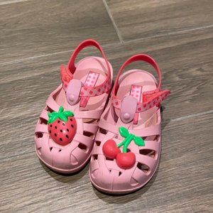 Ipanema Baby Girl Pink Strawberry Cherry Plastic Velco Sandals Size 8